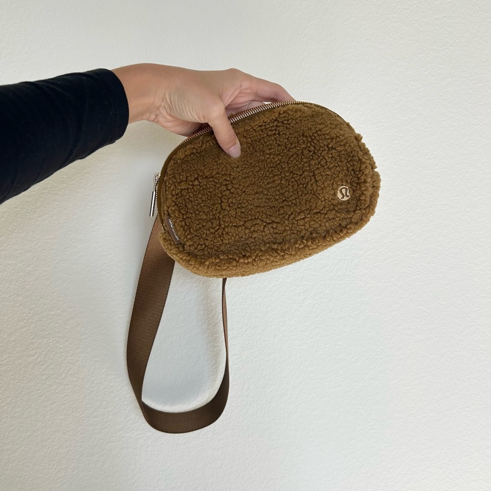 Lululemon Fleece Everywhere Belt Bag in Burnt Caramel - Picture 4 of 9